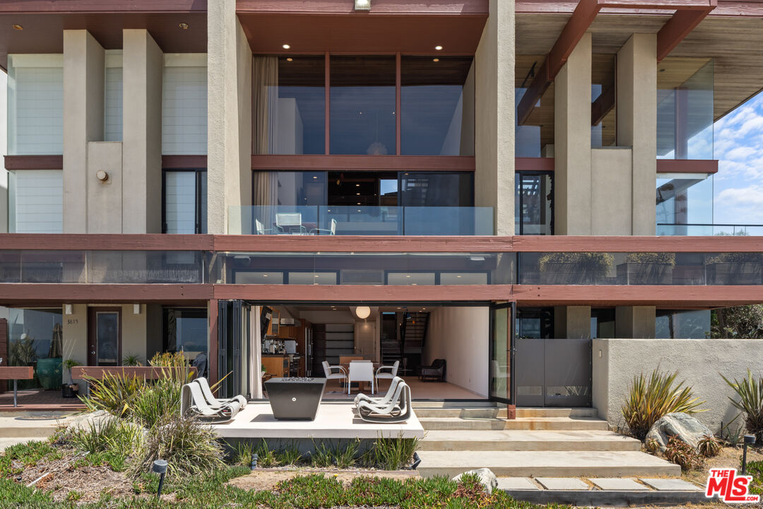 3817 Ocean Front Walk Marina del Rey, CA 90292 - Photo 20 of 25 a view of a building with a fountain in front of house