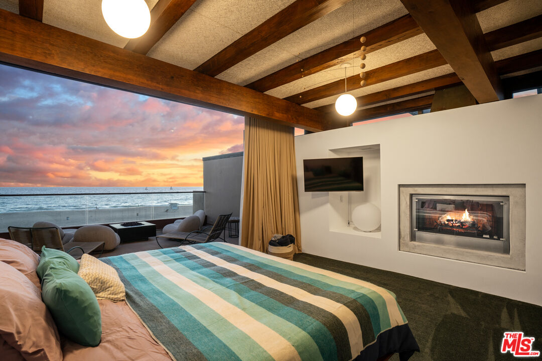 3817 Ocean Front Walk Marina del Rey, CA 90292 - Photo 10 of 25 a bedroom with bed and a tv