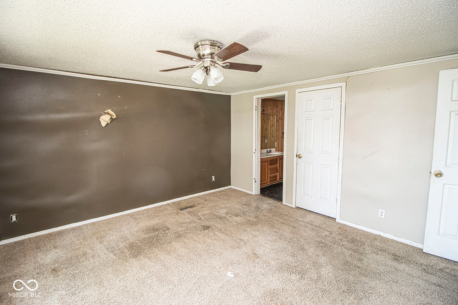 825 Rockshire Court Gas City, IN 46933 - Photo 13 of 41