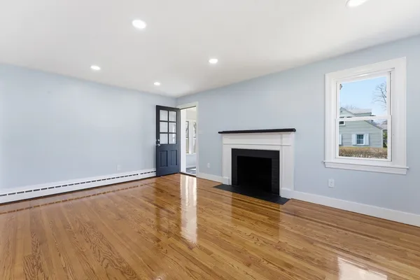 $339,900 | 21 Wrona Street, Springfield, MA 01151