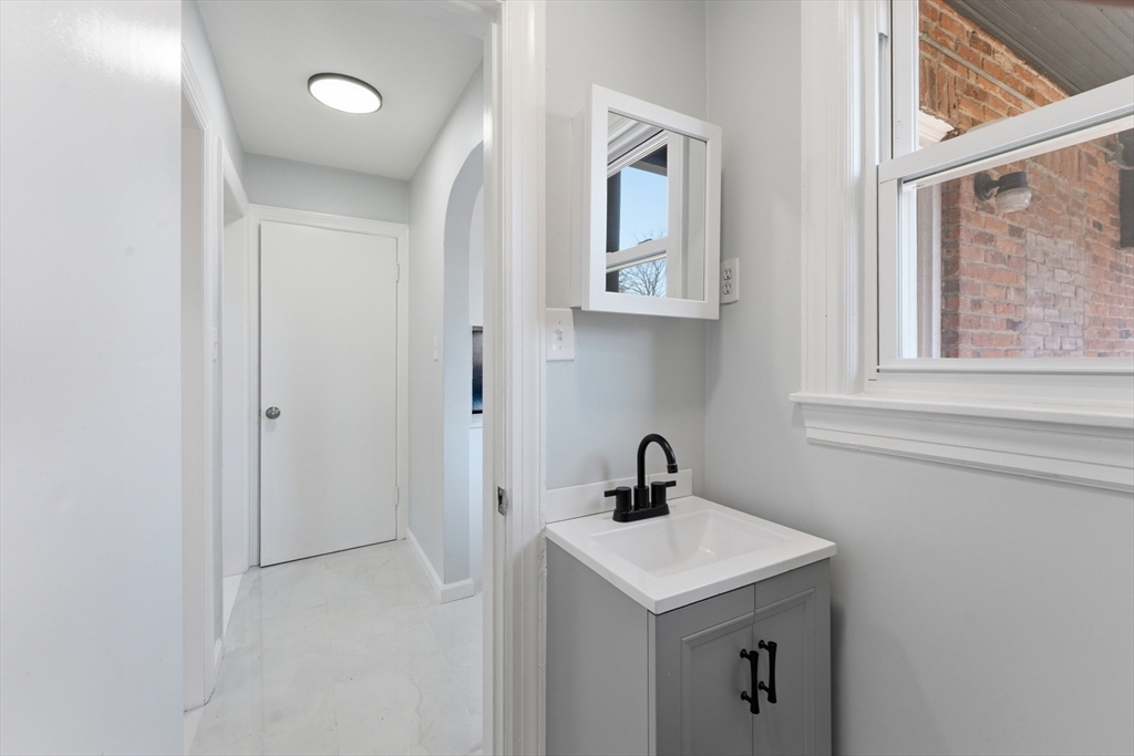 21 Wrona Street Springfield, MA 01151 - Photo 17 of 37