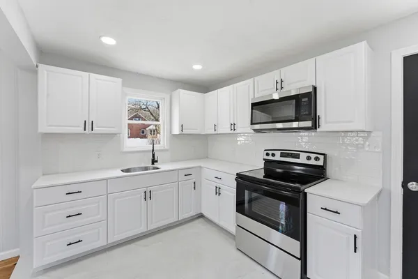 $339,900 | 21 Wrona Street, Springfield, MA 01151