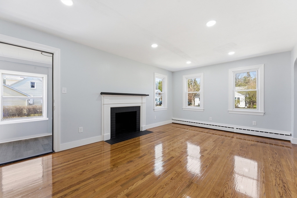 21 Wrona Street Springfield, MA 01151 - Photo 4 of 37