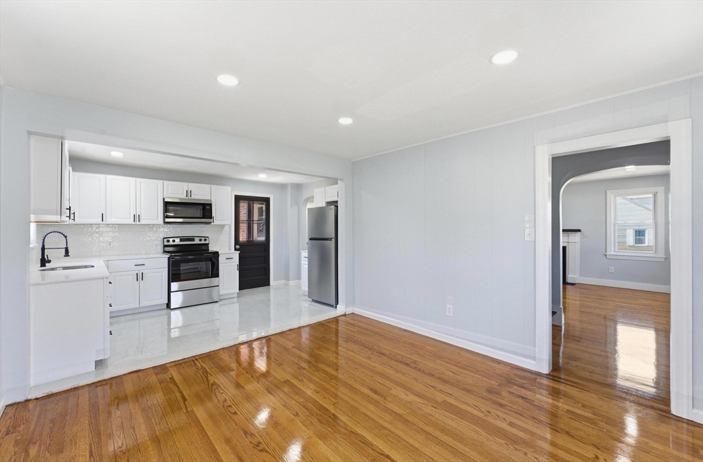 21 Wrona Street Springfield, MA 01151 - Photo 7 of 37