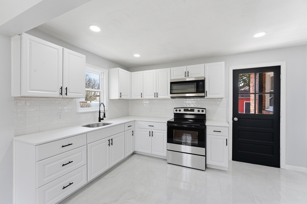 21 Wrona Street Springfield, MA 01151 - Photo 9 of 37