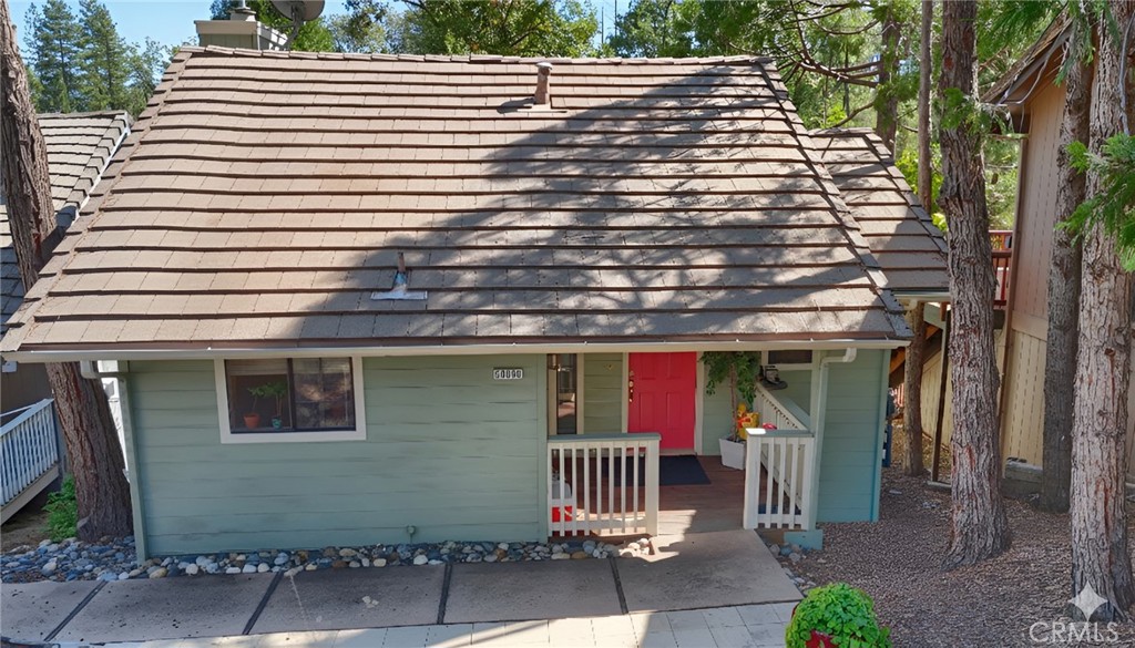 50840 Smoke Tree Trail Bass Lake, CA 93604 - Photo 4 of 36 a front view of a house