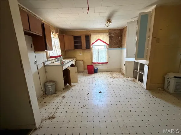 $39,900 | 333 North Dye Street, Virden, IL 62690