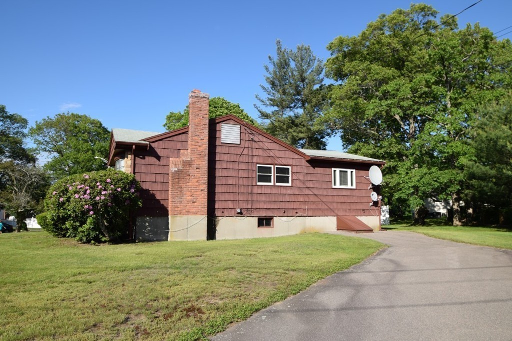 7 Niles Road Randolph, MA 02368 - Photo 4 of 30 Gallery Image 4