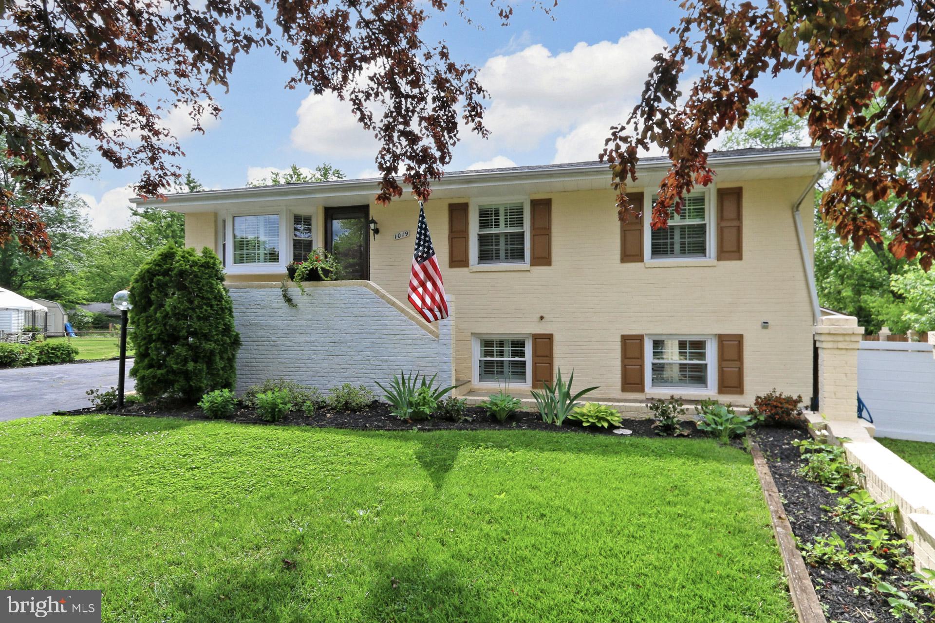 1019 South Hoga Road Sterling, VA 20164 - Photo 4 of 38 Gallery Image 4