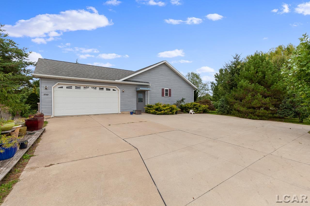 5749 Hunt Road Adrian, MI 49221 - Photo 2 of 41 50088179-1.JPG