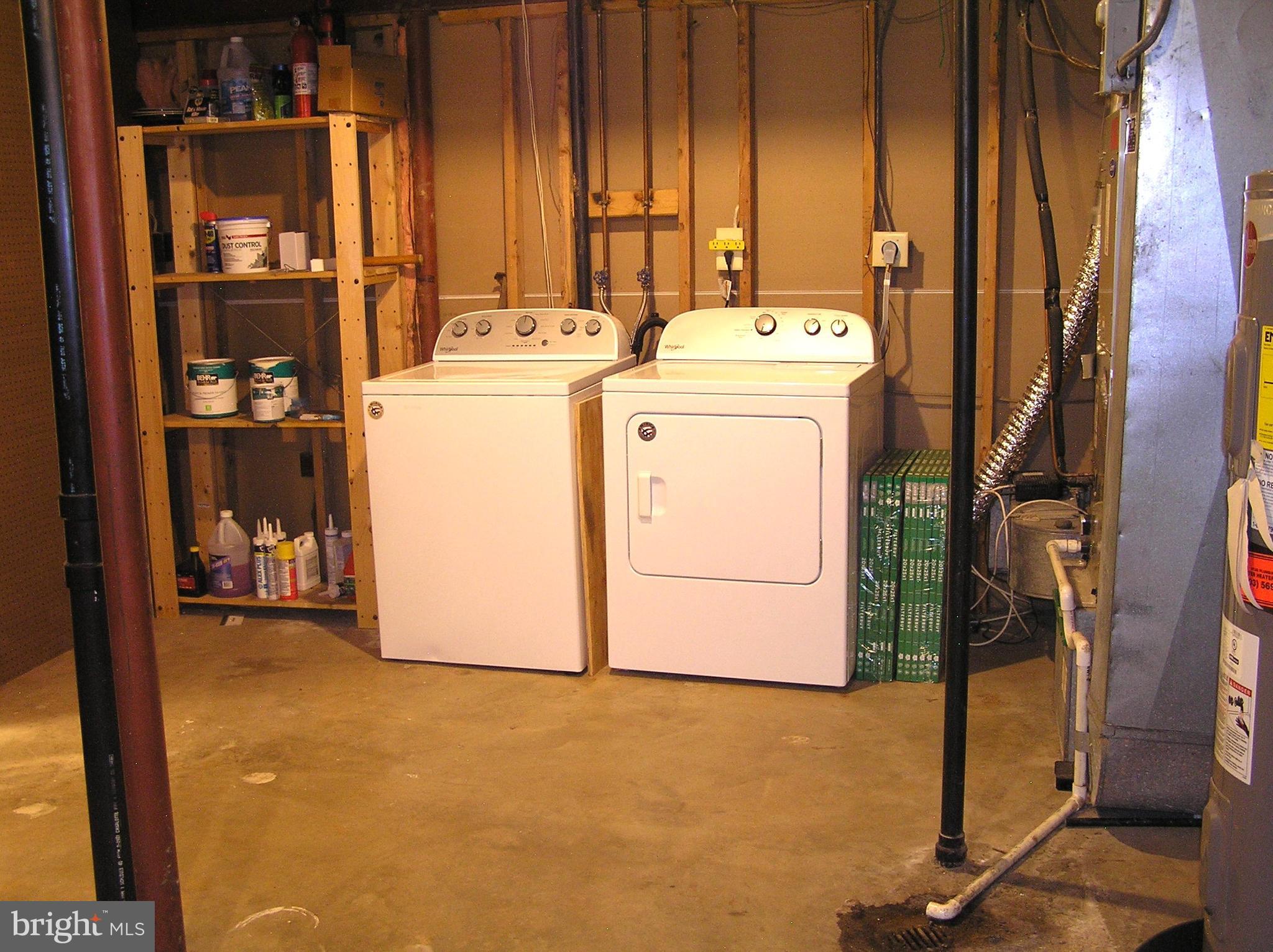 10053 Chestnut Wood Lane Burke, VA 22015 - Photo 21 of 28 a utility room with dryer and washer