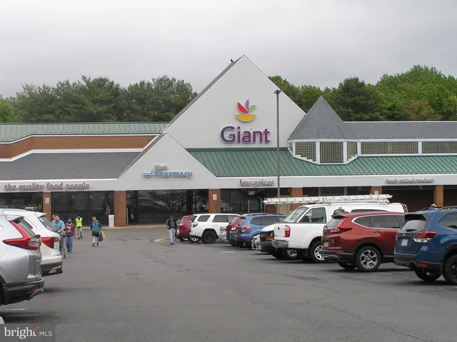 a group of cars parked in front of a building