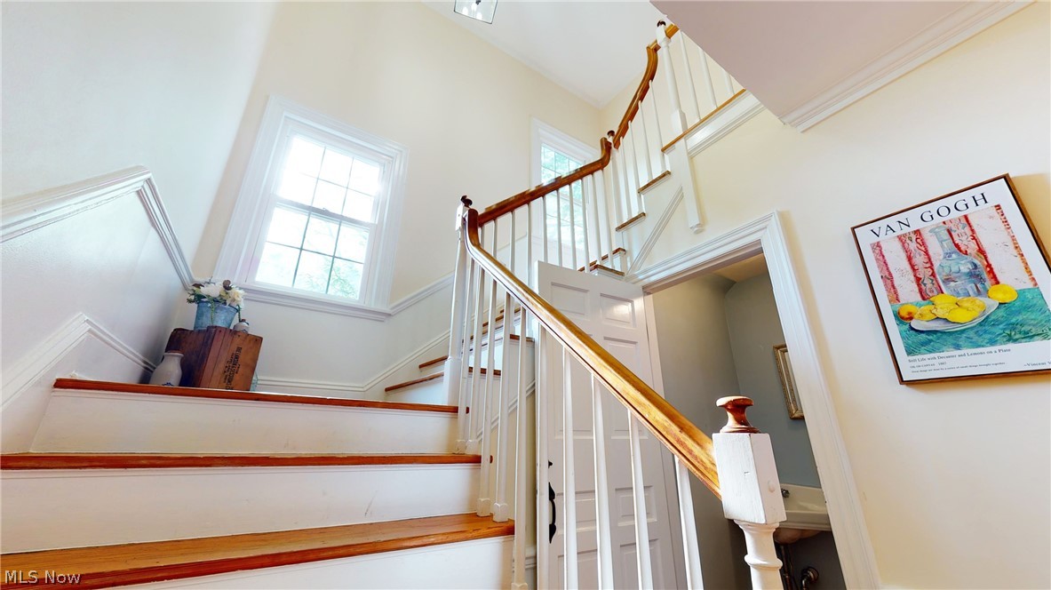 9215 Baldwin Road Mentor, OH 44060 - Photo 19 of 35 staircase