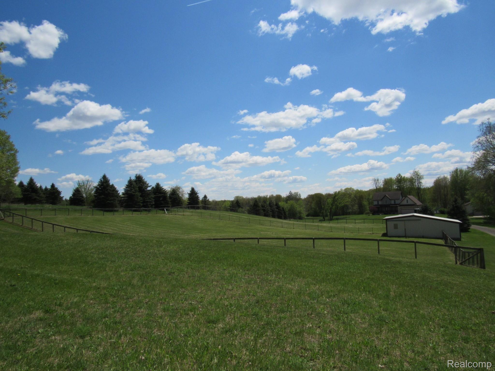 4883 Burgess Road Pinckney, MI 48169 - Photo 7 of 55 IMG_2702.JPG
