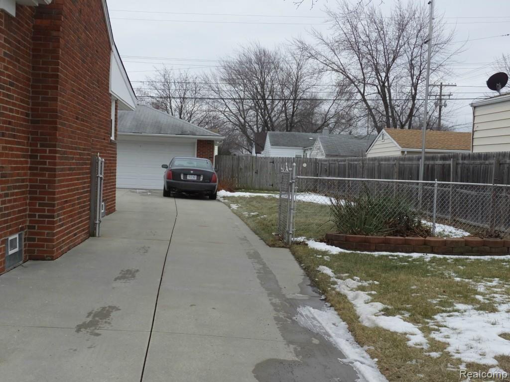 13332 Toepfer Road Warren, MI 48089 - Photo 3 of 19 toepfer (17).jpg