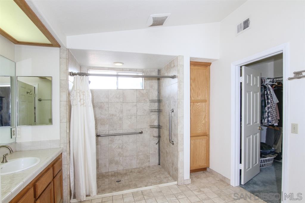 24263 Del Amo Road Ramona, CA 92065 - Photo 12 of 23 roll in shower