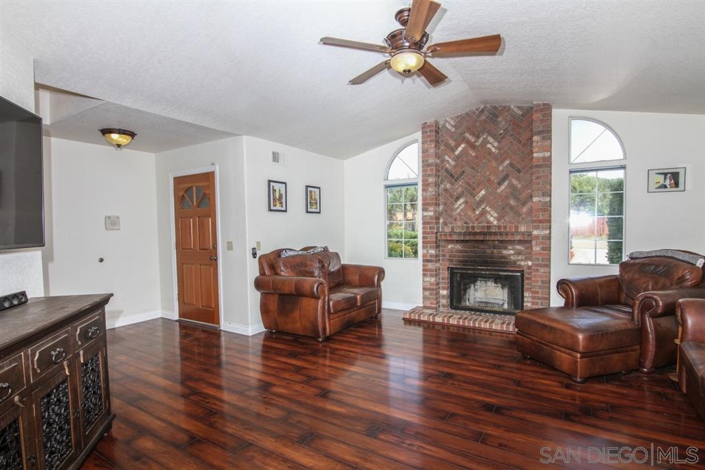 24263 Del Amo Road Ramona, CA 92065 - Photo 5 of 23 Gallery Image 5