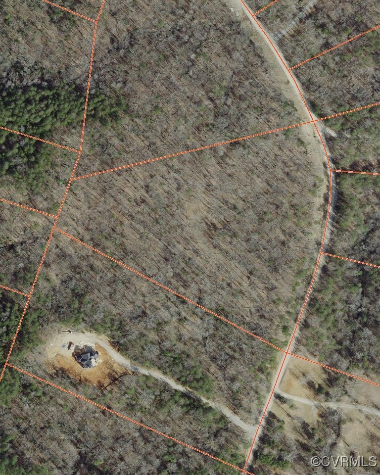 a view of a dry yard