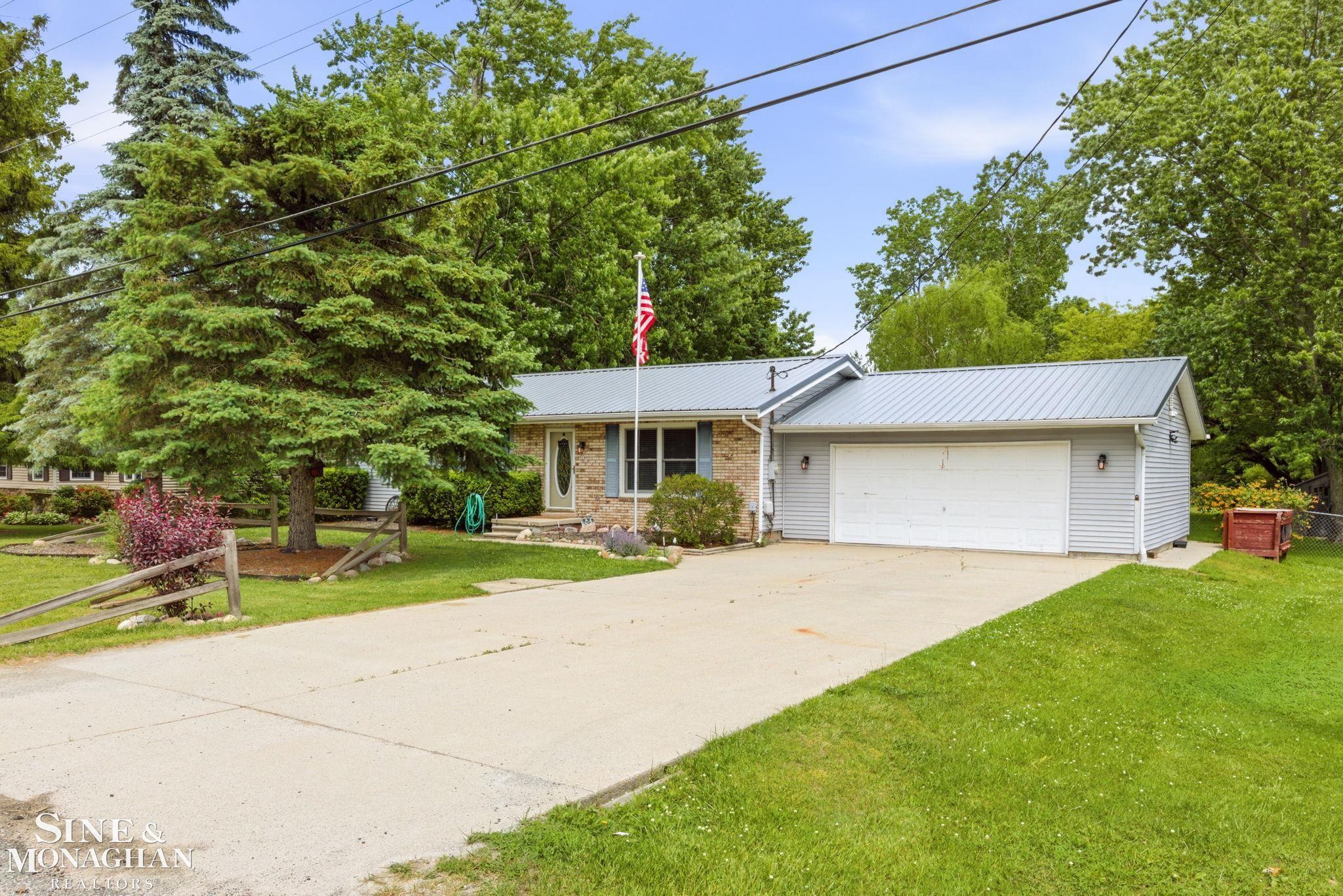660 Range Road Marysville, MI 48040 - Photo 2 of 40