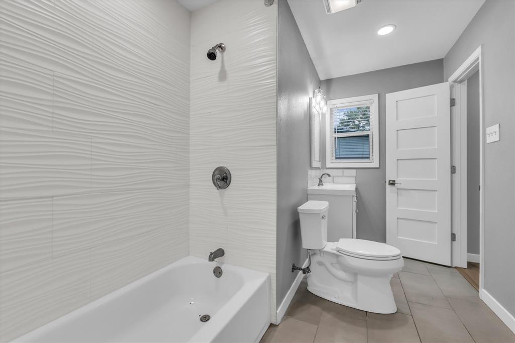 4600 Cedar Mountain Drive Waco, TX 76708 - Photo 11 of 33 a bathroom with a toilet and shower
