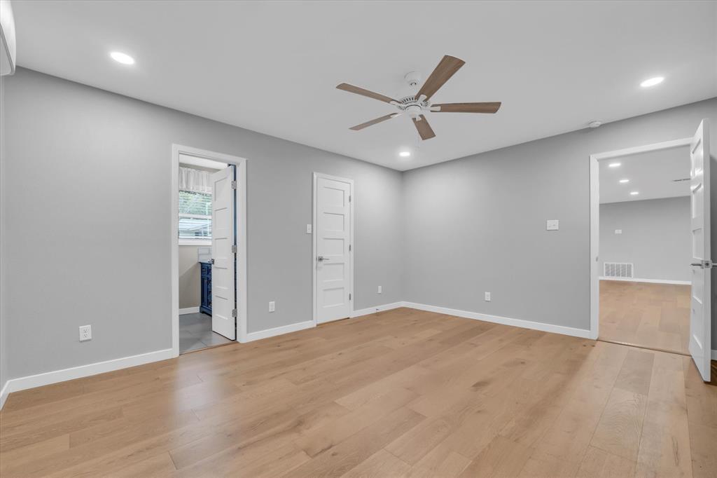 4600 Cedar Mountain Drive Waco, TX 76708 - Photo 22 of 33 an empty room with a ceiling fan and window
