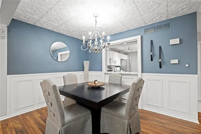 $330,000 | 6735 West 108th Terrace, Overland Park, KS 66211