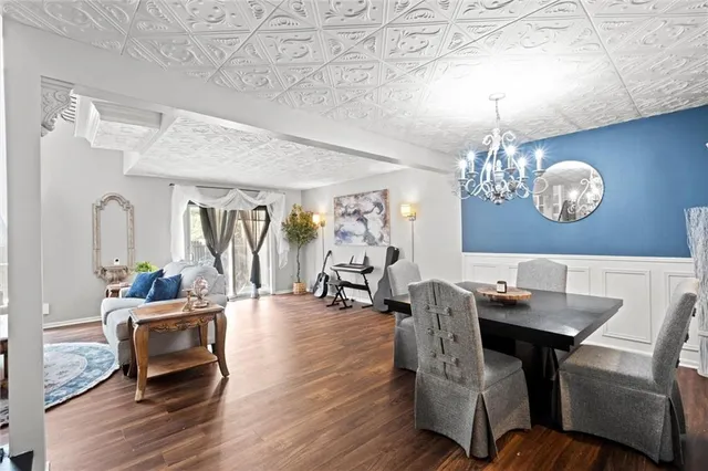 $330,000 | 6735 West 108th Terrace, Overland Park, KS 66211