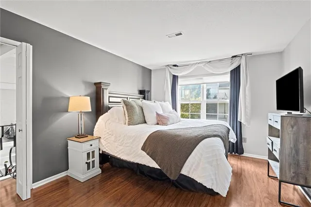 $330,000 | 6735 West 108th Terrace, Overland Park, KS 66211