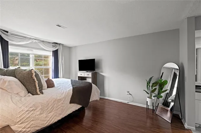 $330,000 | 6735 West 108th Terrace, Overland Park, KS 66211