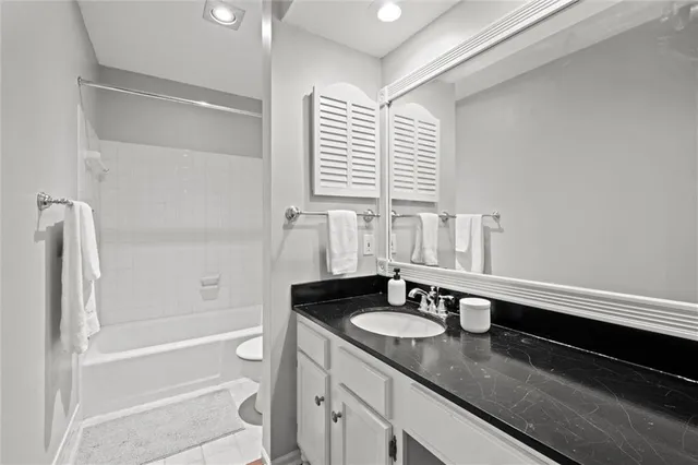 $330,000 | 6735 West 108th Terrace, Overland Park, KS 66211