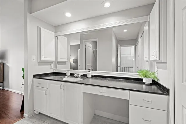 $330,000 | 6735 West 108th Terrace, Overland Park, KS 66211