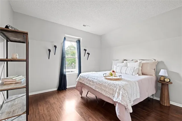 $330,000 | 6735 West 108th Terrace, Overland Park, KS 66211