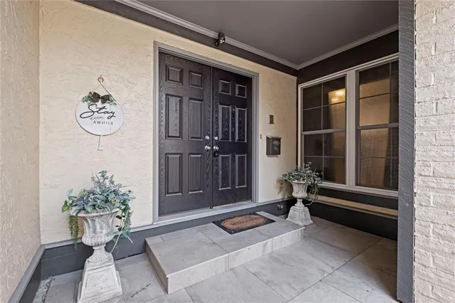 $330,000 | 6735 West 108th Terrace, Overland Park, KS 66211