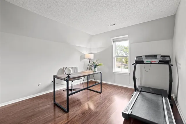 $330,000 | 6735 West 108th Terrace, Overland Park, KS 66211