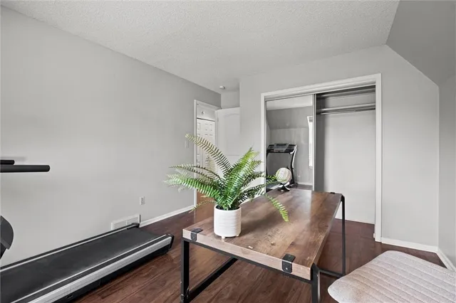 $330,000 | 6735 West 108th Terrace, Overland Park, KS 66211