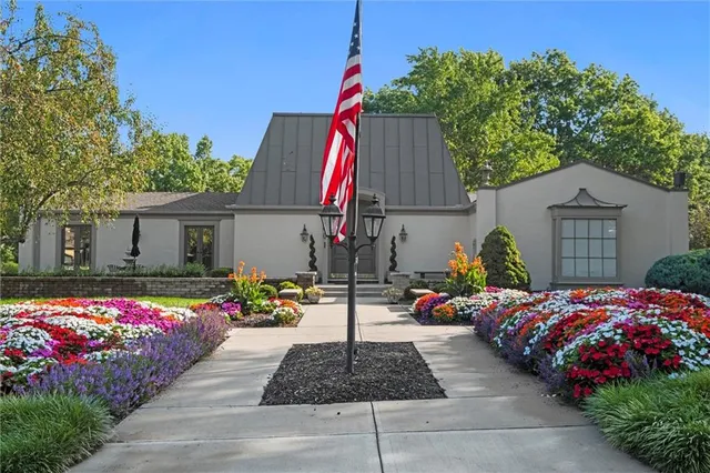 $330,000 | 6735 West 108th Terrace, Overland Park, KS 66211