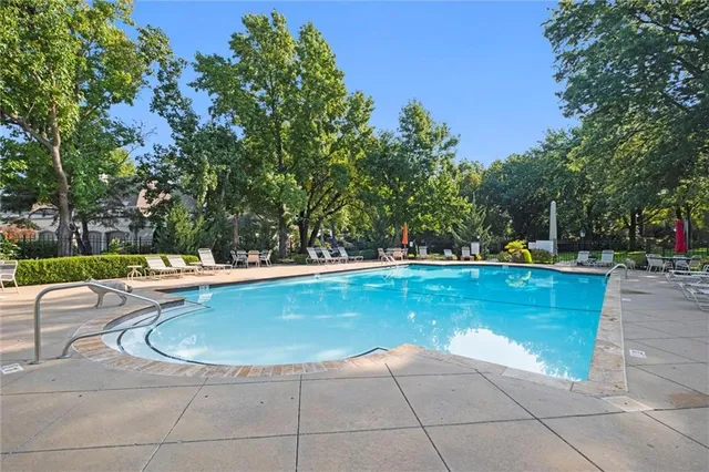 $330,000 | 6735 West 108th Terrace, Overland Park, KS 66211