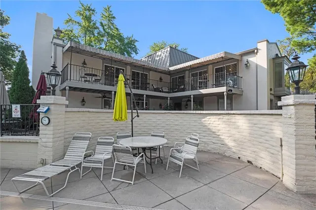 $330,000 | 6735 West 108th Terrace, Overland Park, KS 66211