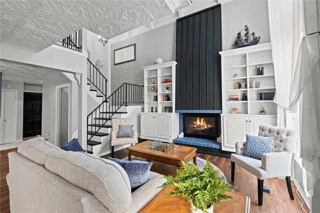 $330,000 | 6735 West 108th Terrace, Overland Park, KS 66211