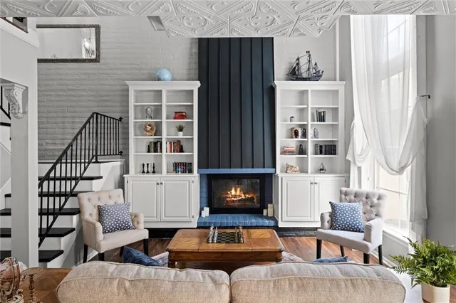 $330,000 | 6735 West 108th Terrace, Overland Park, KS 66211