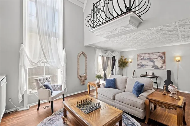 $330,000 | 6735 West 108th Terrace, Overland Park, KS 66211