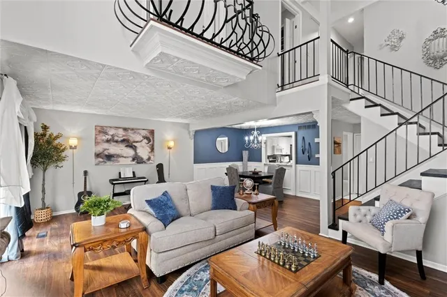 $330,000 | 6735 West 108th Terrace, Overland Park, KS 66211