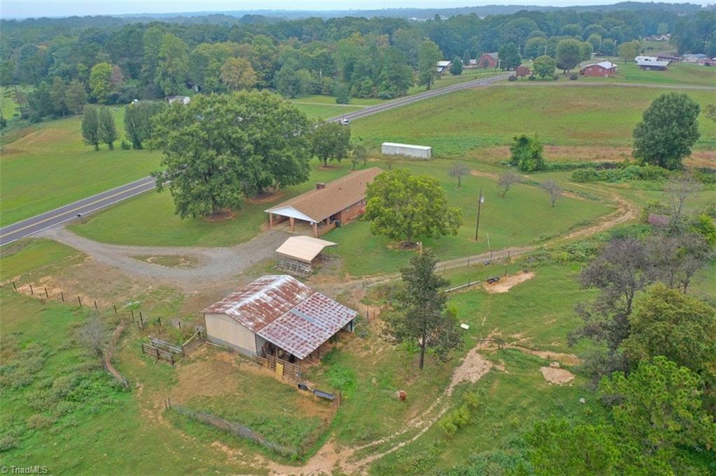 1592 County Line Road Harmony, NC 28634 - Photo 20 of 48 Gallery Image 20