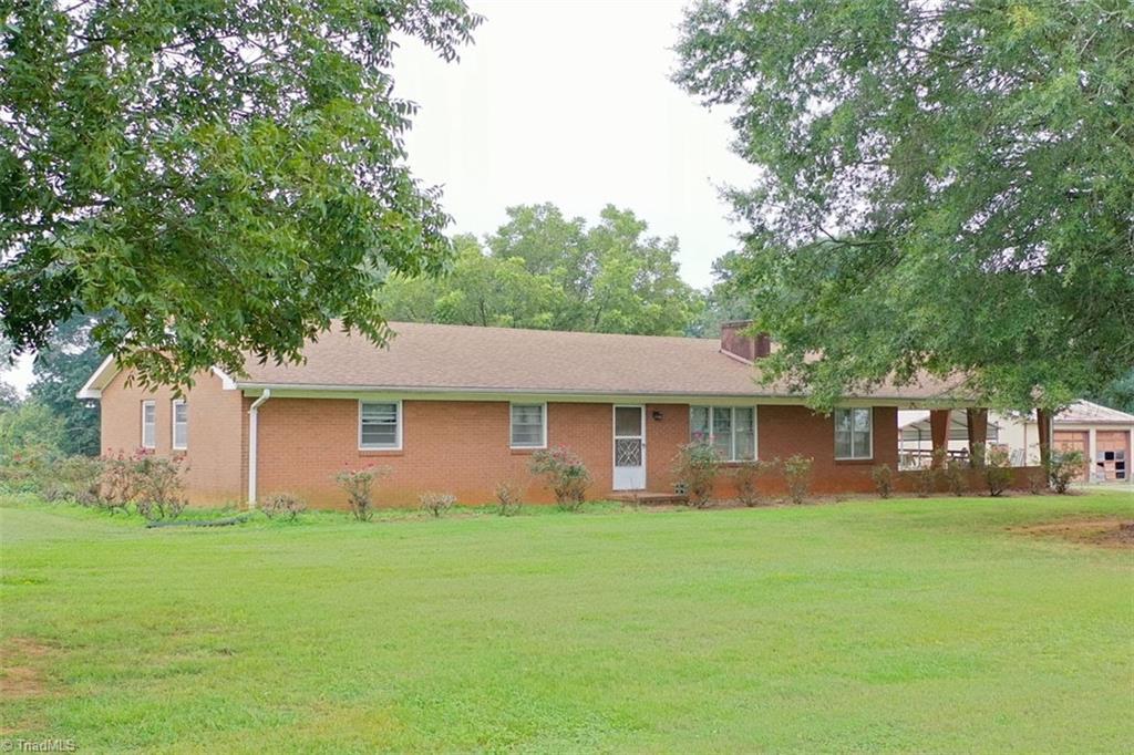 1592 County Line Road Harmony, NC 28634 - Photo 3 of 48 Gallery Image 3