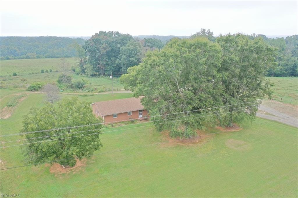 1592 County Line Road Harmony, NC 28634 - Photo 4 of 48 Gallery Image 4