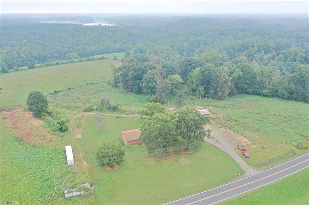 1592 County Line Road Harmony, NC 28634 - Photo 5 of 48 Gallery Image 5
