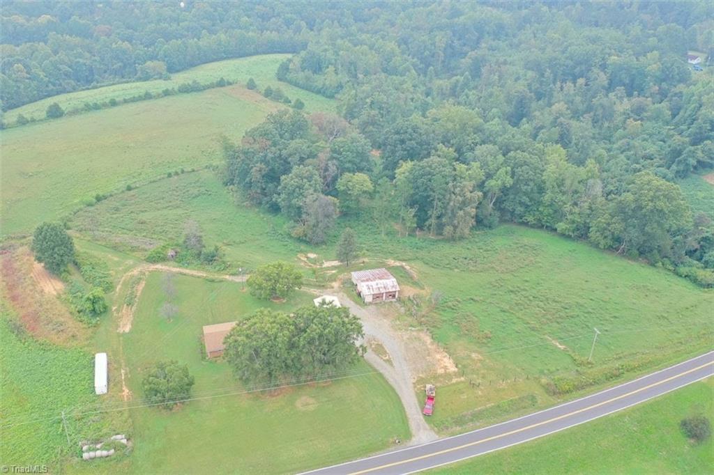 1592 County Line Road Harmony, NC 28634 - Photo 6 of 48 Gallery Image 6