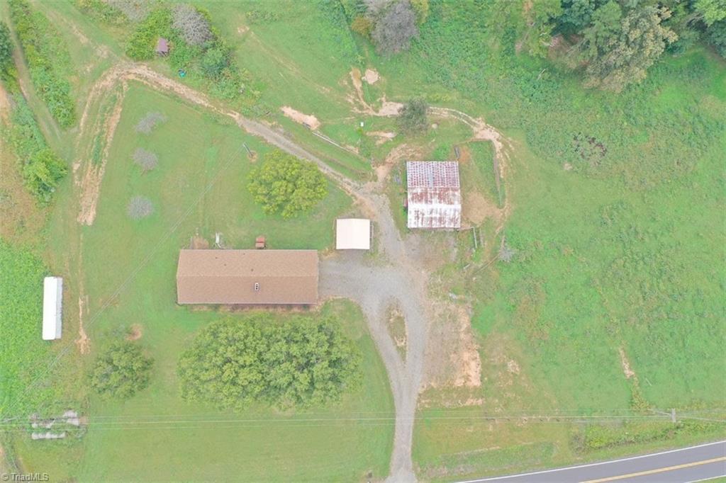 1592 County Line Road Harmony, NC 28634 - Photo 7 of 48 Gallery Image 7