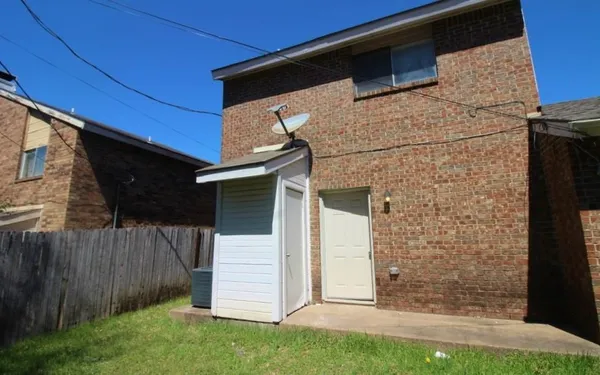 $1,495 | 122 Country Bend, Duncanville, TX 75137