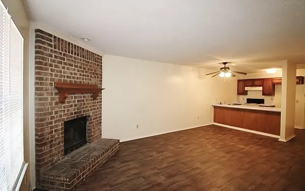 $1,495 | 122 Country Bend, Duncanville, TX 75137